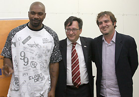 MV Bill com Marco Piquini, Diretor de Comunicação da Iveco, e Fredy Antoniazzi, Secretário de Cultura de Sete Lagoas