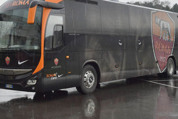 Magelys Pro, da Iveco Bus, é o novo transporte da equipe do Roma