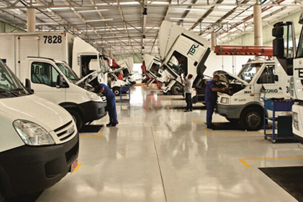 No mês do caminhoneiro, caminhões Iveco recebem check-up gratuito